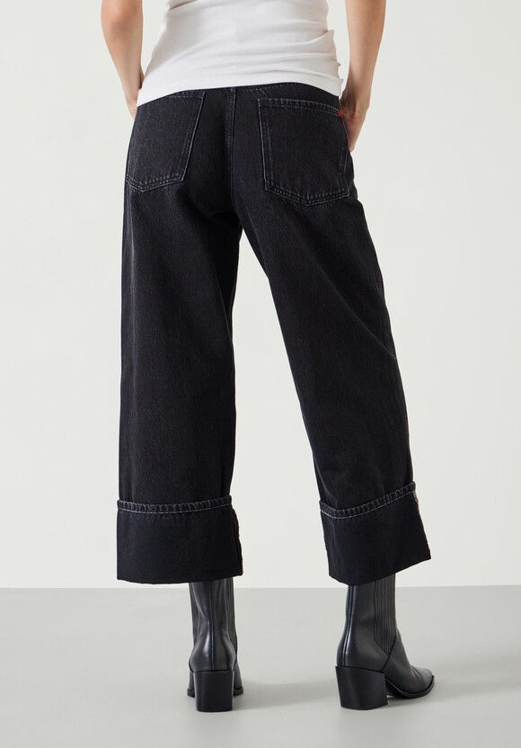 Mia Cropped Straight Leg Jeans